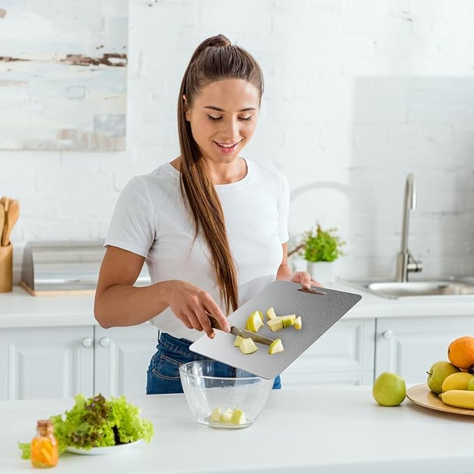 VEGETABLE CUTTING BOARD  SMALL